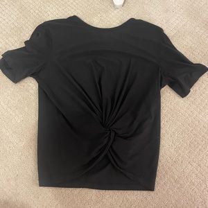 Black knot lulu t-shirt size 6